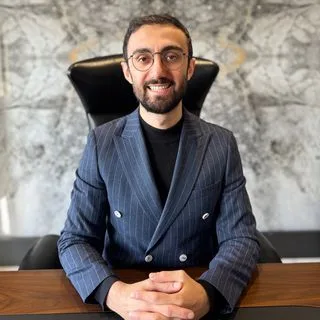 Dr. Davut Dal — Pratisyen. Portre fotoğrafı.
