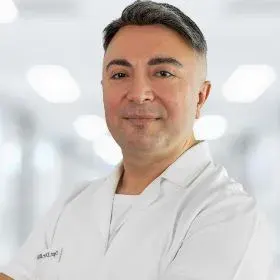 Op. Dr. Bülent Ateş — Ortopedi Ve Travmatoloji. Portre fotoğrafı.