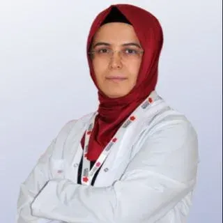 Uzm. Dr. Elif Ege — Dermatoloji, Ümraniye, İstanbul. Portre fotoğrafı.