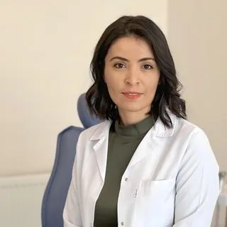 Dt. Demet Duran — Diş Hekimi, Ankara. Portre fotoğrafı.