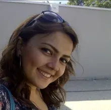 Nihal Kuyumcu — Diş Hekimi, Ankara. Portre fotoğrafı.
