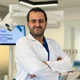 Dt. Erdi Özgül — Diş Hekimi, Kepez, Antalya. Portre fotoğrafı.