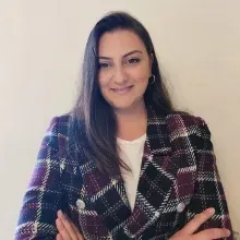 Uzm. Psk. Şebnem Büyükbostancı Dinçer — Psikoloji, Çanakkale. Portre fotoğrafı.