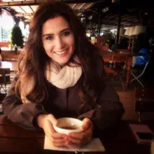 Prof. Dr. Sebla Gökçe — Çocuk ve Ergen Psikiyatrisi, İstanbul. Portre fotoğrafı.
