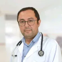 Uzm. Dr. Mehmet Zeki Aydın — İç Hastalıkları. Portre fotoğrafı.