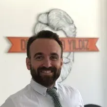 Dr. Ferhad Yıldız — Pratisyen, Kadıköy, İstanbul. Portre fotoğrafı.