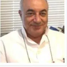 Uzm. Dr. Özer Altınyuva — Üroloji, İstanbul. Portre fotoğrafı.