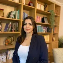Psk. Yaren Buse Kanık — Psikoloji, İstanbul. Portre fotoğrafı.
