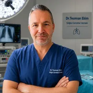 Op. Dr. Teoman Ekim — Göğüs Cerrahisi, Osmangazi, Bursa. Portre fotoğrafı.