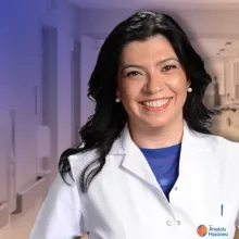 Uzm. Dr. Zeynep Sönmez Çelik — Göğüs Hastalıkları, Ankara. Portre fotoğrafı.