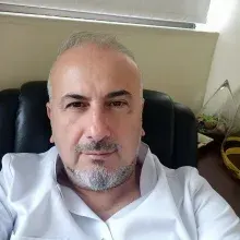 Prof. Dr. Mehmet Hakan Seyithanoğlu — Beyin Ve Sinir Cerrahisi, İstanbul. Portre fotoğrafı.