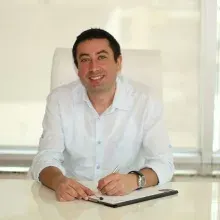 Uzm. Dr. Ertuğrul Bolat — Psikiyatri, Adana. Portre fotoğrafı.