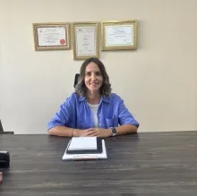 Uzm. Dr. Esra Demiryürek — Psikiyatri, Sakarya. Portre fotoğrafı.