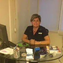 Prof. Dr. Banu Dinçer — Ortodonti, İzmir. Portre fotoğrafı.