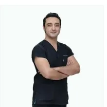 Dr. Kerem Cem Şimşek — Mezoterapi, İstanbul. Portre fotoğrafı.