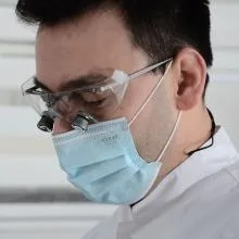 Dr. Dt. Serhat Aslan — İzmir. Portre fotoğrafı.