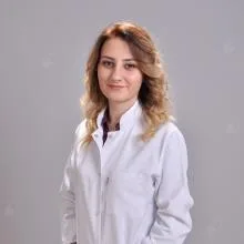 Dyt. Burcu Şenol — Diyetisyen. Portre fotoğrafı.