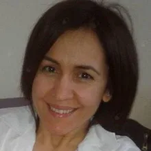 Dt. Filiz Yamaner — Diş Hekimi, İzmir. Portre fotoğrafı.