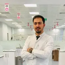 Dr. Dt. Şükrü Özçelik — Samsun. Portre fotoğrafı.