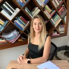 Kl. Psk. Alara Fulya Şensoy — Psikoloji, Antalya. Portre fotoğrafı.