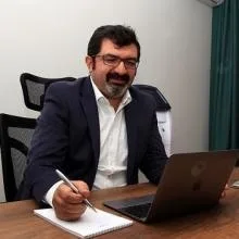 Prof. Dr. Barış Öztürk — Diyetisyen, İstanbul. Portre fotoğrafı.