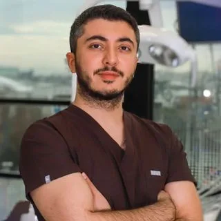 Dt. Mustafa Buğra Cihat — Diş Hekimi, İstanbul. Portre fotoğrafı.
