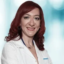 Op. Dr. Vahide Aylin Mısırlıoğlu — Göz Hastalıkları, Ankara. Portre fotoğrafı.