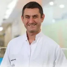 Op. Dr. Zafer Cenk Koyuncu — Genel Cerrahi, İstanbul. Portre fotoğrafı.