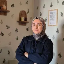 Dkt. Ceyda Sarı — Dil ve Konuşma Terapisi, Eskişehir. Portre fotoğrafı.
