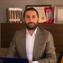Prof. Dr. Ege Can Şerefoğlu — İstanbul. Portre fotoğrafı.