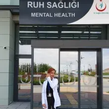 Psk. Büşra Erdoğan — Psikoloji. Portre fotoğrafı.