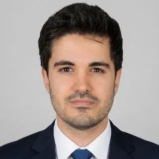 Uzm. Dt. Emre Karakoç — Ortodonti, Konya. Portre fotoğrafı.