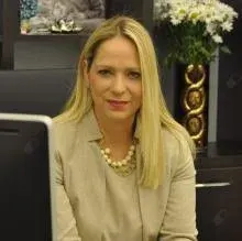 Op. Dr. Banu Göker Özdemir — İstanbul. Portre fotoğrafı.
