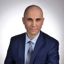 Op. Dr. Hakan Teymur — Plastik Rekonstrüktif Ve Estetik Cerrahi, İstanbul. Portre fotoğrafı.
