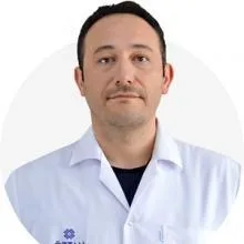 Uzm. Dr. Kamil Tünay — Acil Tıp, Uşak. Portre fotoğrafı.