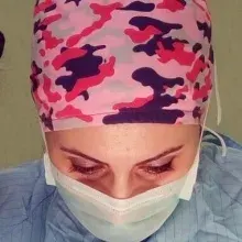 Op. Dr. Betül Erdemir — Plastik Rekonstrüktif Ve Estetik Cerrahi, İstanbul. Portre fotoğrafı.