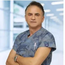 Uzm. Dr. Birol Basiç — Ortopedi Ve Travmatoloji, İstanbul. Portre fotoğrafı.
