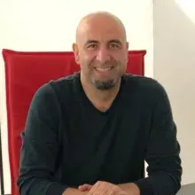 Uzm. Dr. Erdoğan Aslan — Aile Hekimliği, İstanbul. Portre fotoğrafı.