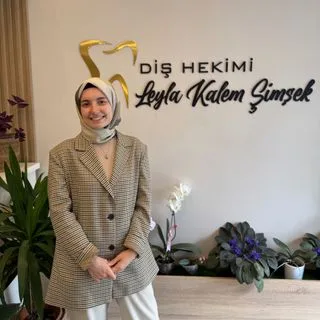 Dt. Leyla Kalem Şimşek — Diş Hekimi, Tokat. Portre fotoğrafı.