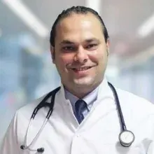 Uzm. Dr. Ahmet Sarıçopur — Kardiyoloji, İstanbul. Portre fotoğrafı.