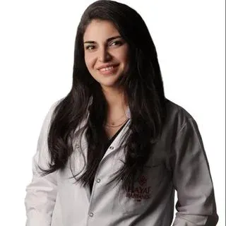 Op. Dr. Zeynep Çankaya — Kadın Hastalıkları Ve Doğum, Osmangazi, Bursa. Portre fotoğrafı.