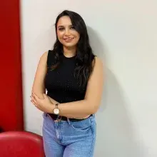 Psk. Ayşe Ezgi Ergün — Psikoloji, İzmir. Portre fotoğrafı.
