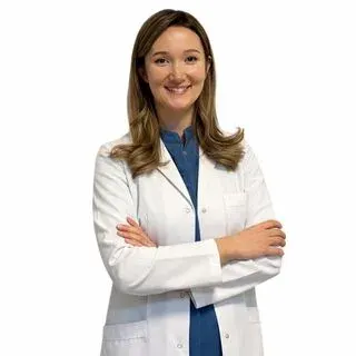 Op. Dr. Berna Kolbaşı — Kadın Hastalıkları Ve Doğum, Kuşadası, Aydın. Portre fotoğrafı.