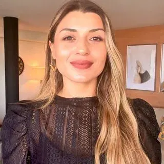Psk. Duygu Güner — Psikoloji, İzmir. Portre fotoğrafı.