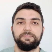 Dt. Metin Aktaş — Diş Hekimi, Kayseri. Portre fotoğrafı.