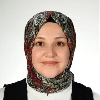 Dkt. Esra Ülgen — Dil ve Konuşma Terapisi, Aksaray. Portre fotoğrafı.