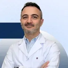 Op. Dr. Saim Üstünel — Göz Hastalıkları, Ankara. Portre fotoğrafı.