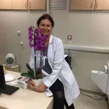 Uzm. Dr. Hatice Asuman Kulaksız — İç Hastalıkları, İstanbul. Portre fotoğrafı.