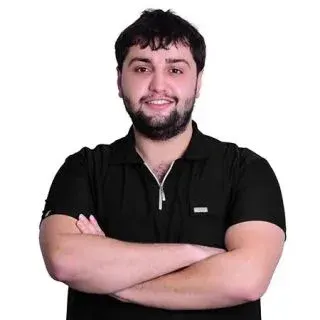 Dt. Baran Miraç Peker — Diş Hekimi. Portre fotoğrafı.