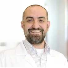 Op. Dr. Onur Akarca — Beyin Ve Sinir Cerrahisi, Keçiören, Ankara. Portre fotoğrafı.